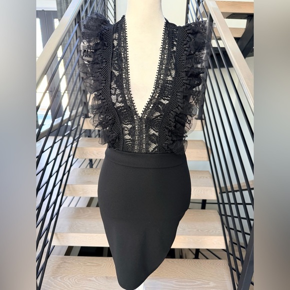 Chic Dresses & Skirts - New Chic Black Lace V-Neck Dress size S